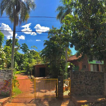 Garden Stone Hostel Puerto Iguazu Exterior photo