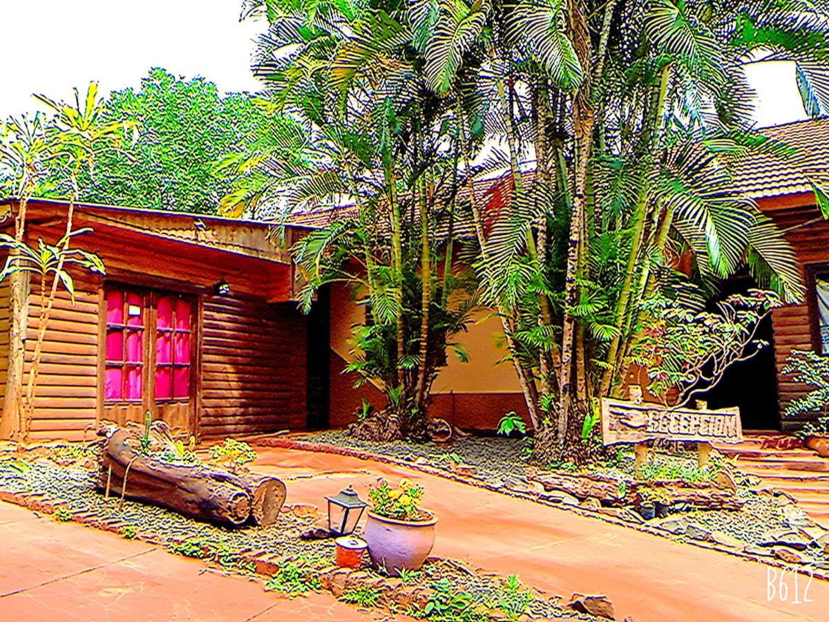 Garden Stone Hostel Puerto Iguazu Exterior photo