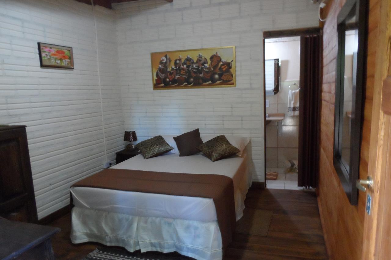 Garden Stone Hostel Puerto Iguazu Exterior photo