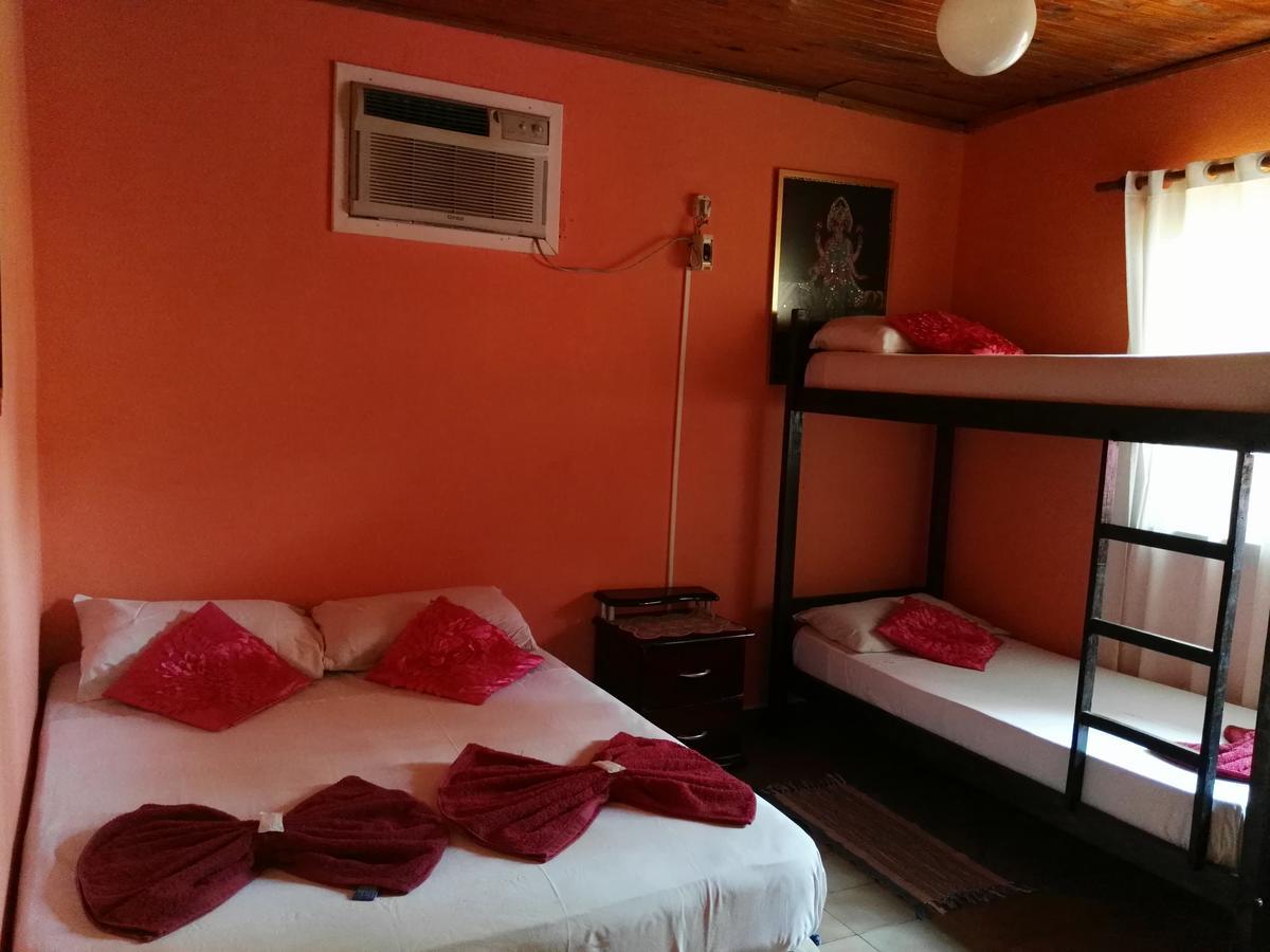 Garden Stone Hostel Puerto Iguazu Exterior photo